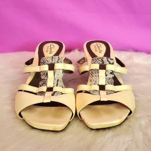 Clarks Artisan Ivory Snake Print Sandals 7M COMFORT
